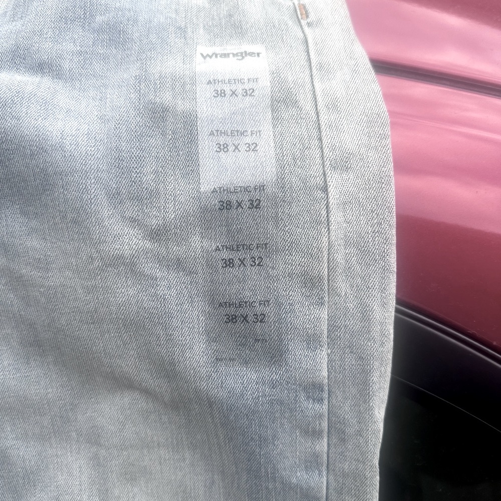 Brand new Wrangler jeans light colored 38/32